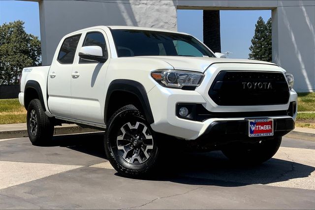 2019 Toyota Tacoma TRD Off-Road photo 2