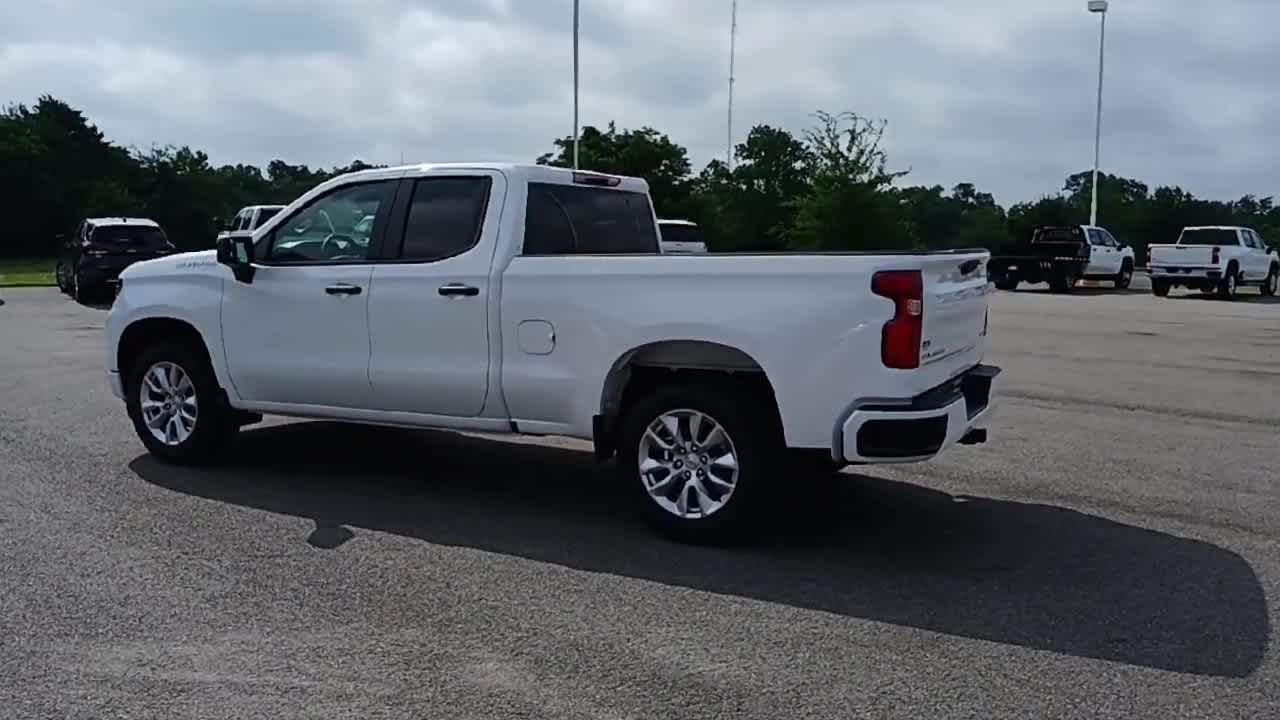 2025 Chevrolet Silverado 1500 Custom photo 3
