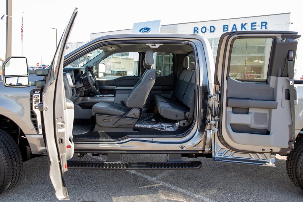 2025 Ford F-350 XLT photo 26