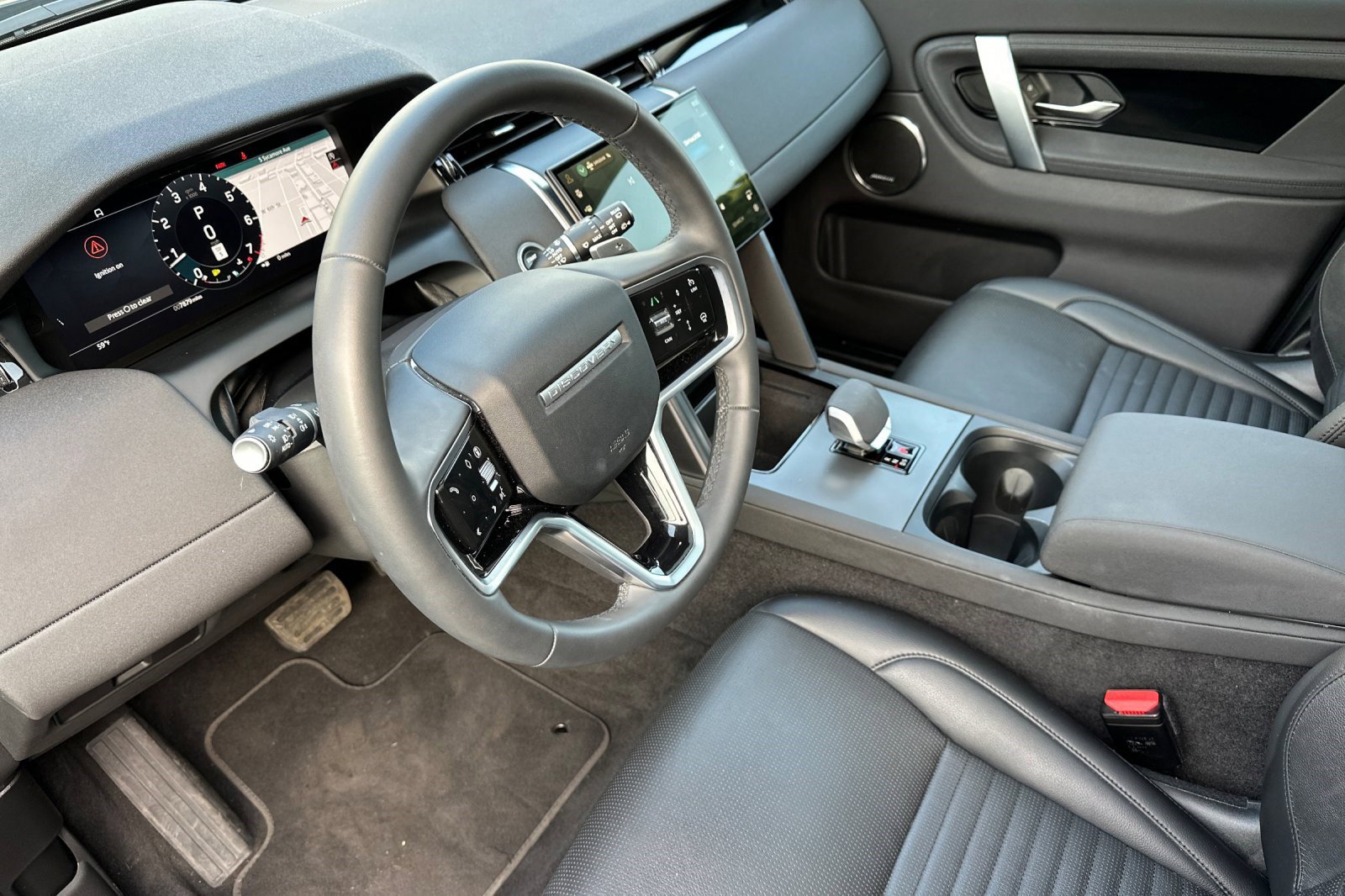 2024 Land Rover Discovery Sport S photo 4