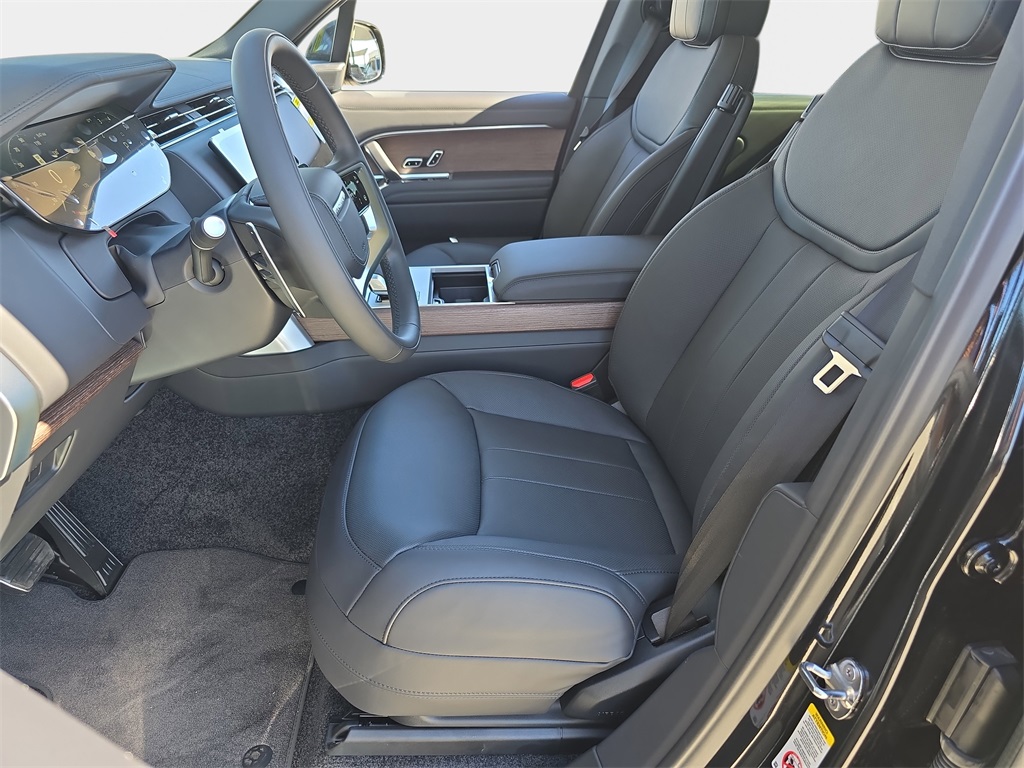 2025 Land Rover Range Rover SE photo 12
