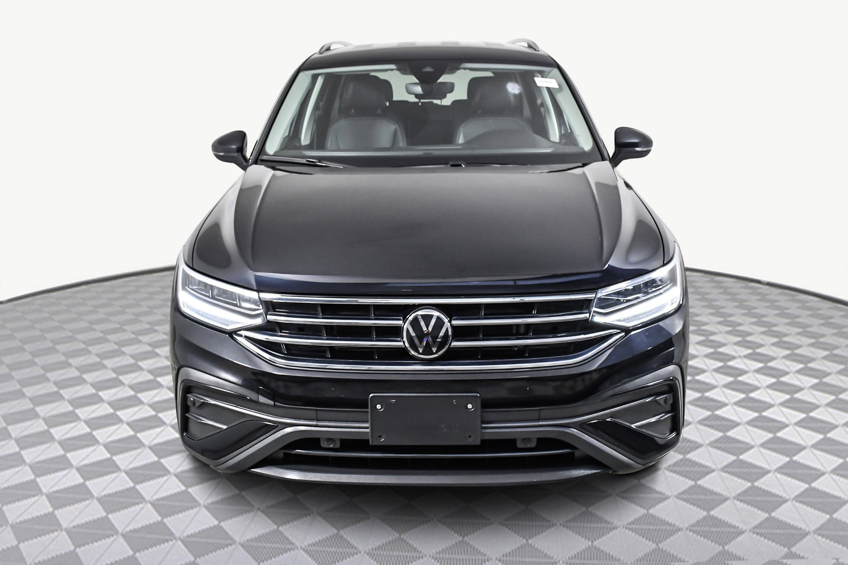 2024 Volkswagen Tiguan SE Wolfsburg Edition photo 2