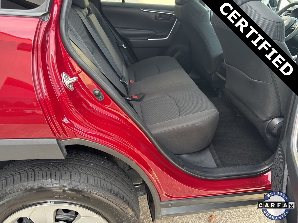 2019 Toyota RAV4 LE photo 2