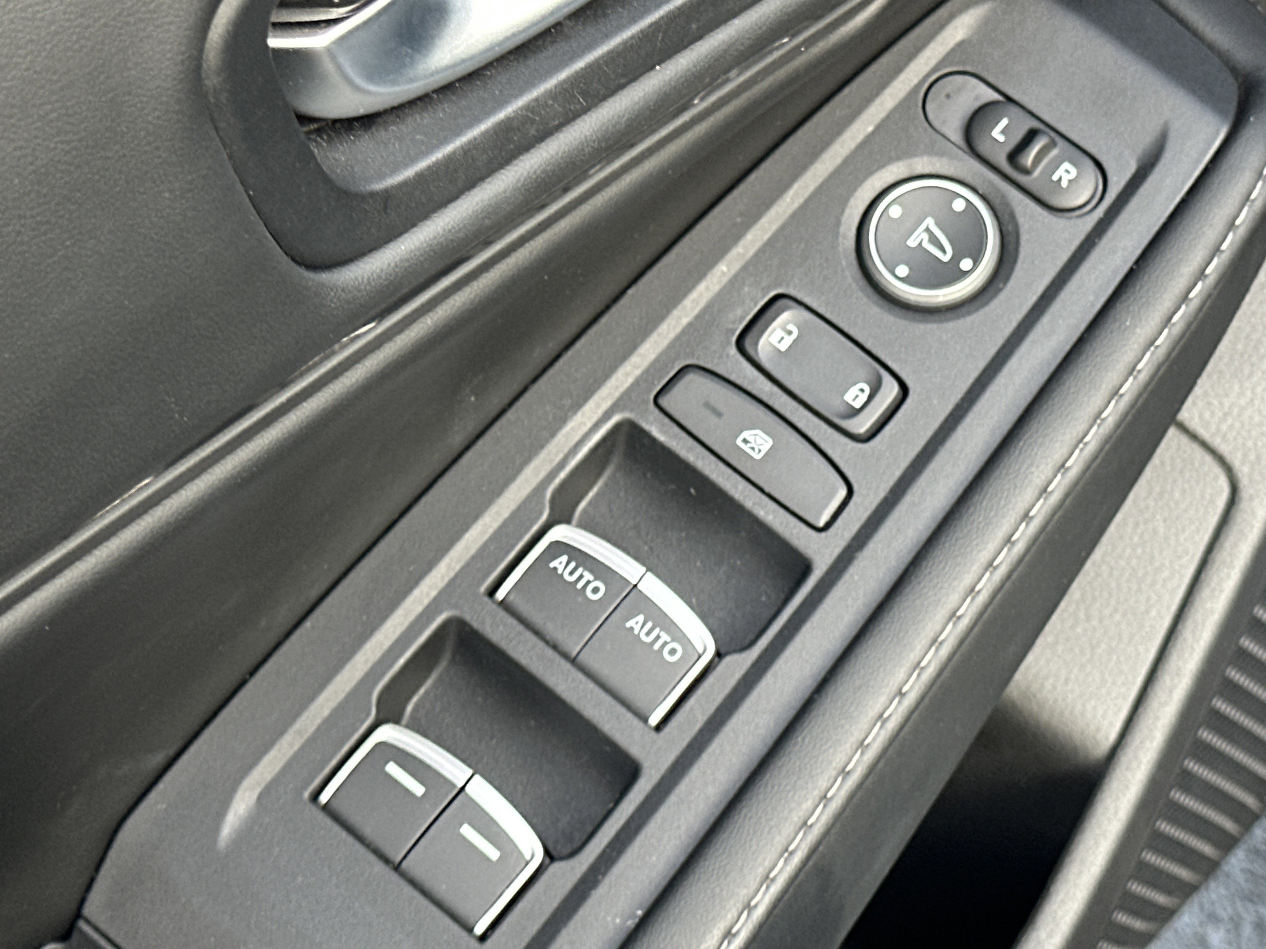 2024 Honda Accord Hybrid Sport-L photo 2