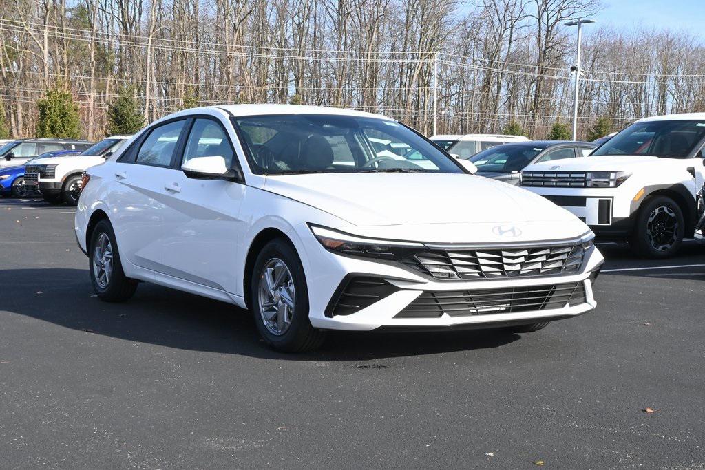 2026 Hyundai Elantra SE's photo