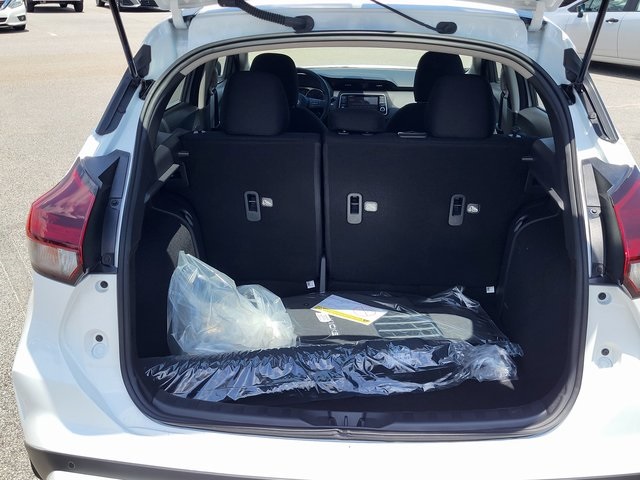 2025 Nissan Kicks Play S photo 3