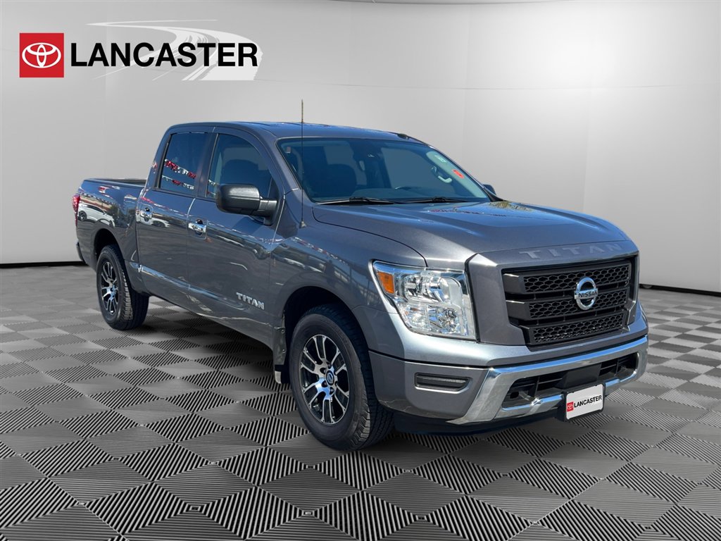 2021 Nissan Titan SV's photo