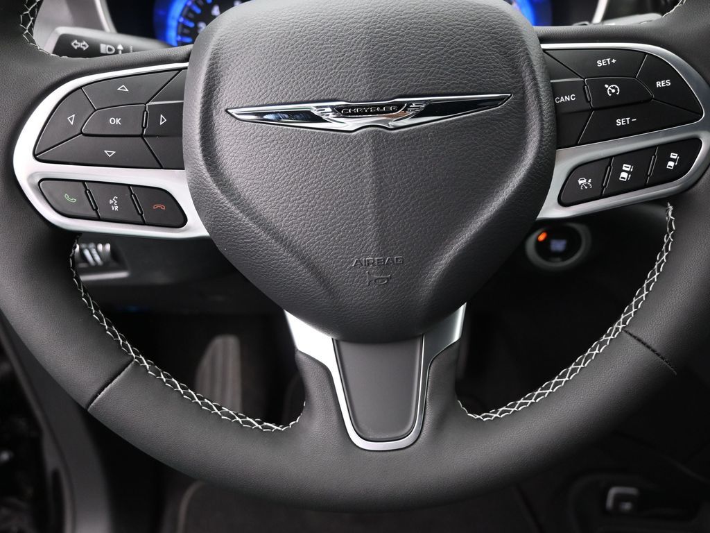 2026 Chrysler Pacifica photo 14