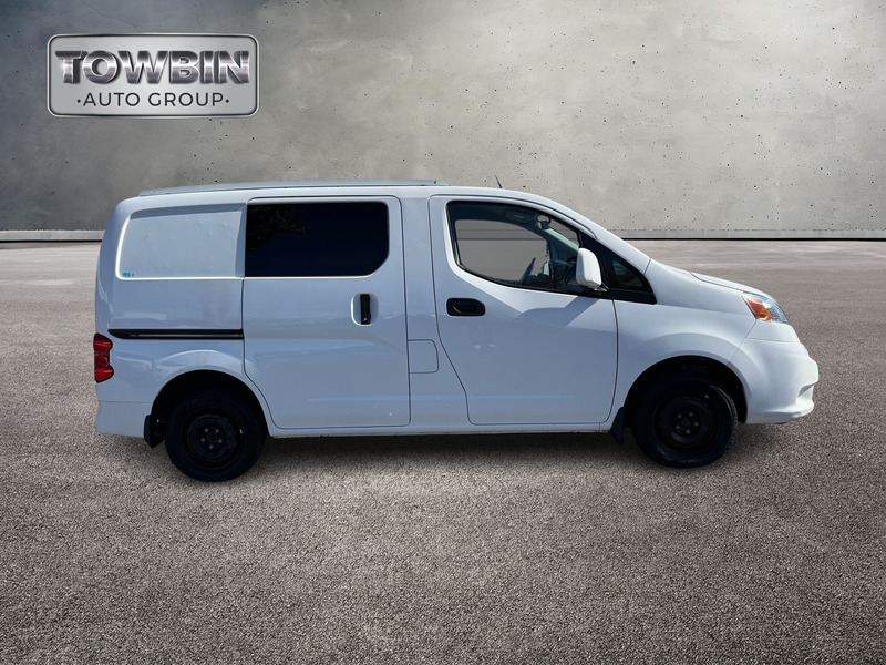 2021 Nissan NV200 SV photo 2