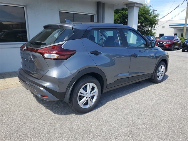2025 Nissan Kicks Play S photo 3