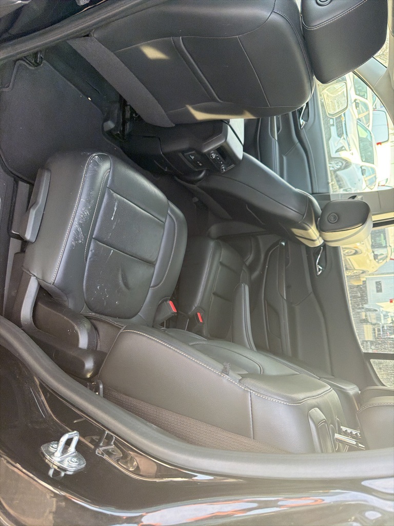 2023 GMC ACADIA - Image 8