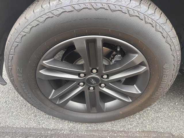 2022 Ford F-150 XL photo 2