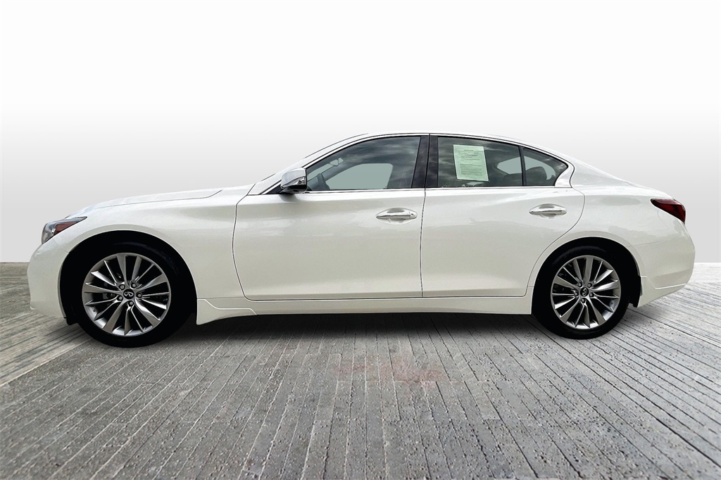 2024 Infiniti Q50 LUXE photo 2