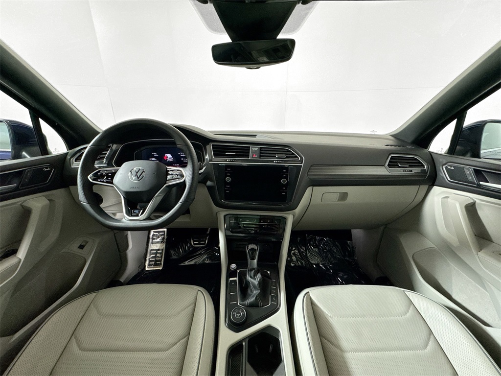 2024 Volkswagen Tiguan SEL R-Line Black photo 2