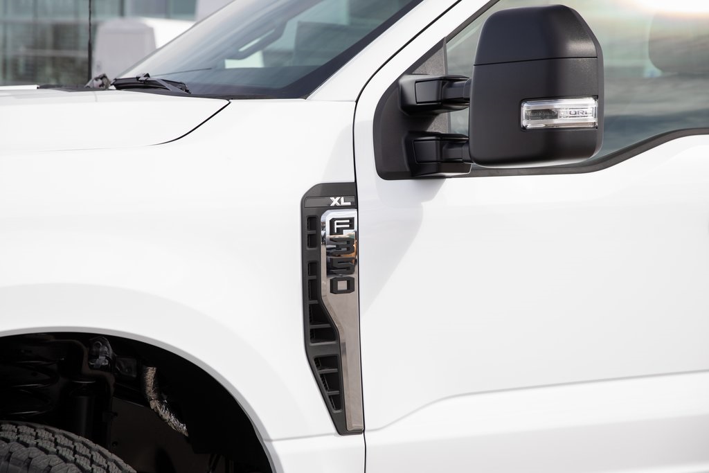 2025 Ford F-350 XL photo 3