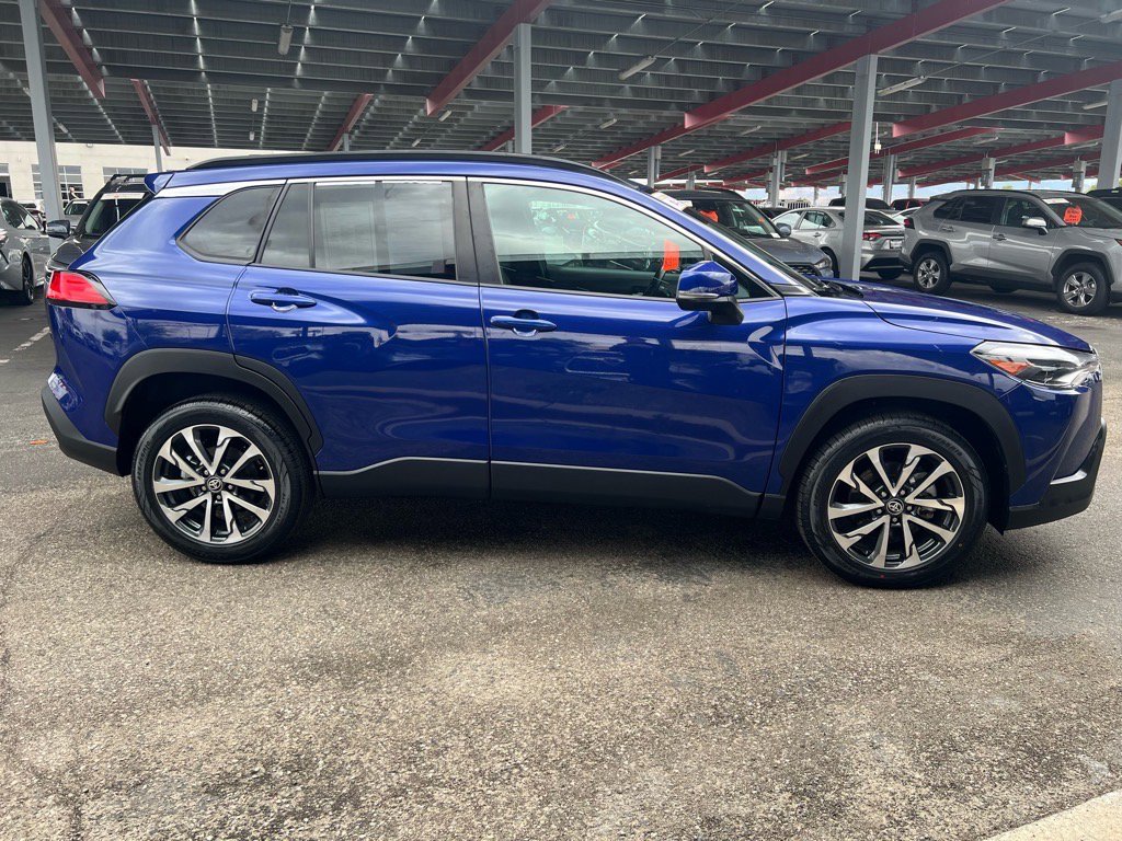 2023 Toyota Corolla Cross XLE photo 4