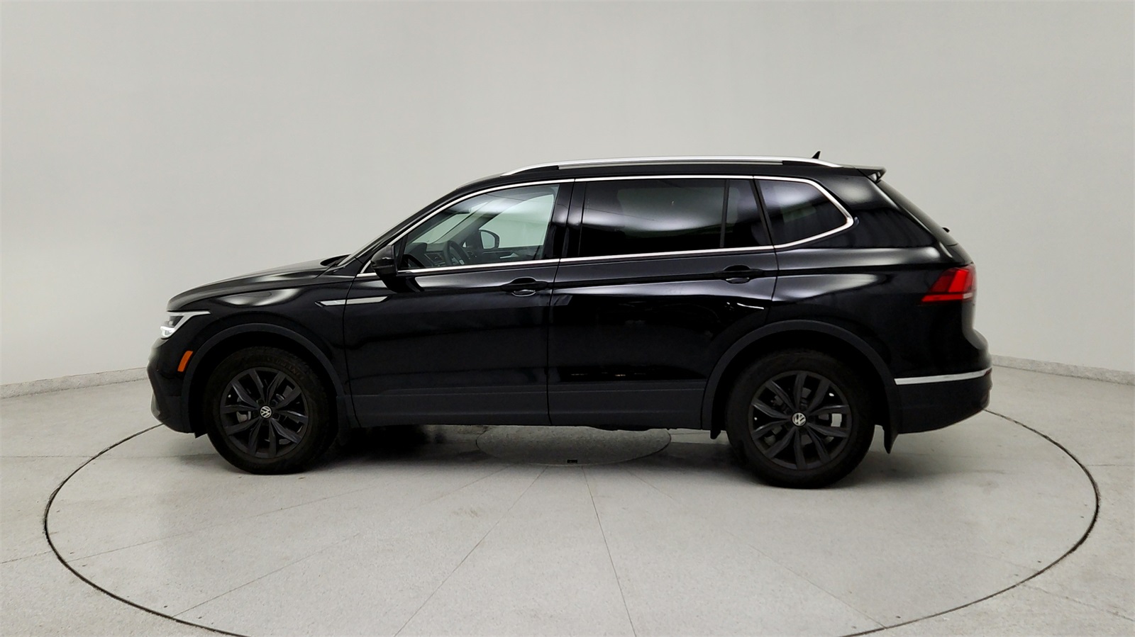 2024 Volkswagen Tiguan SE photo 4