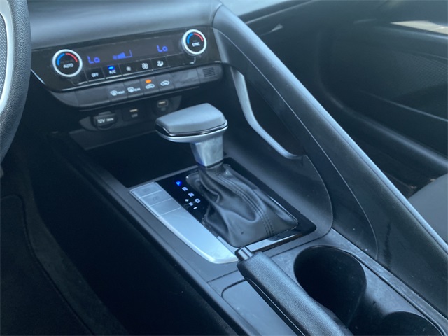2022 Hyundai Elantra SEL photo 27