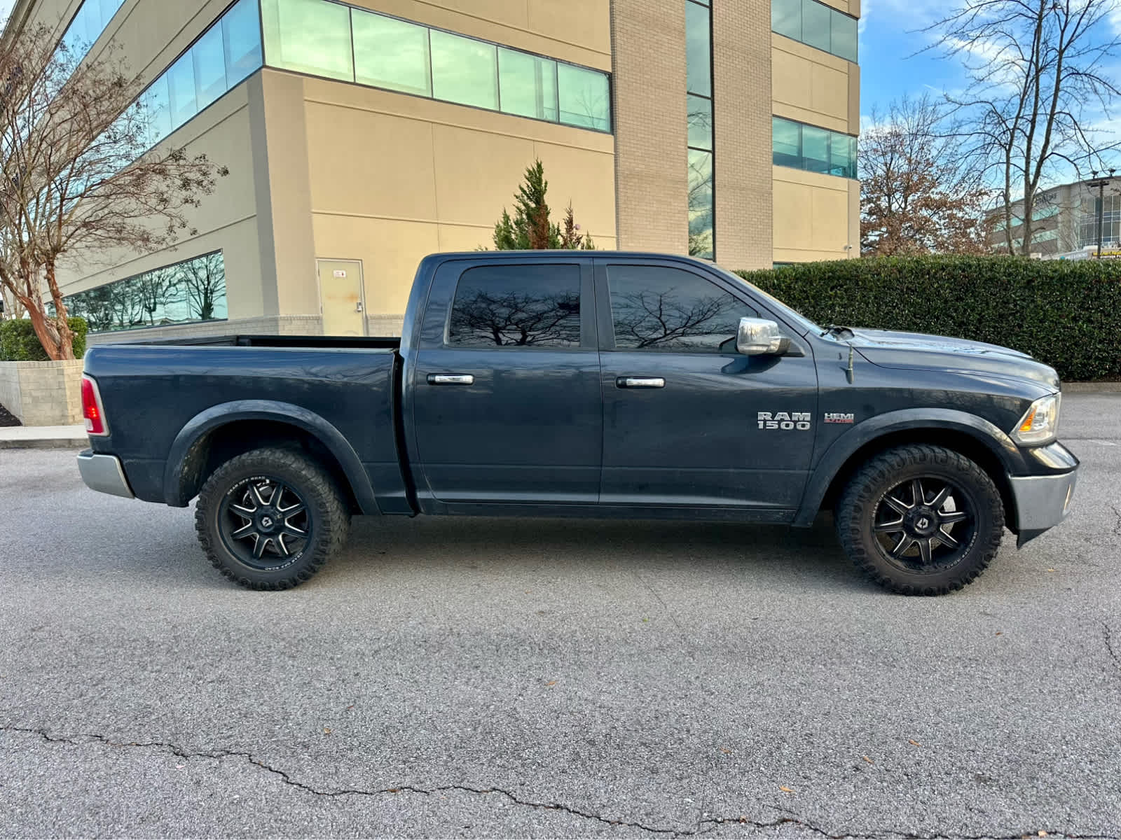 2018 Ram 1500 Laramie photo 3