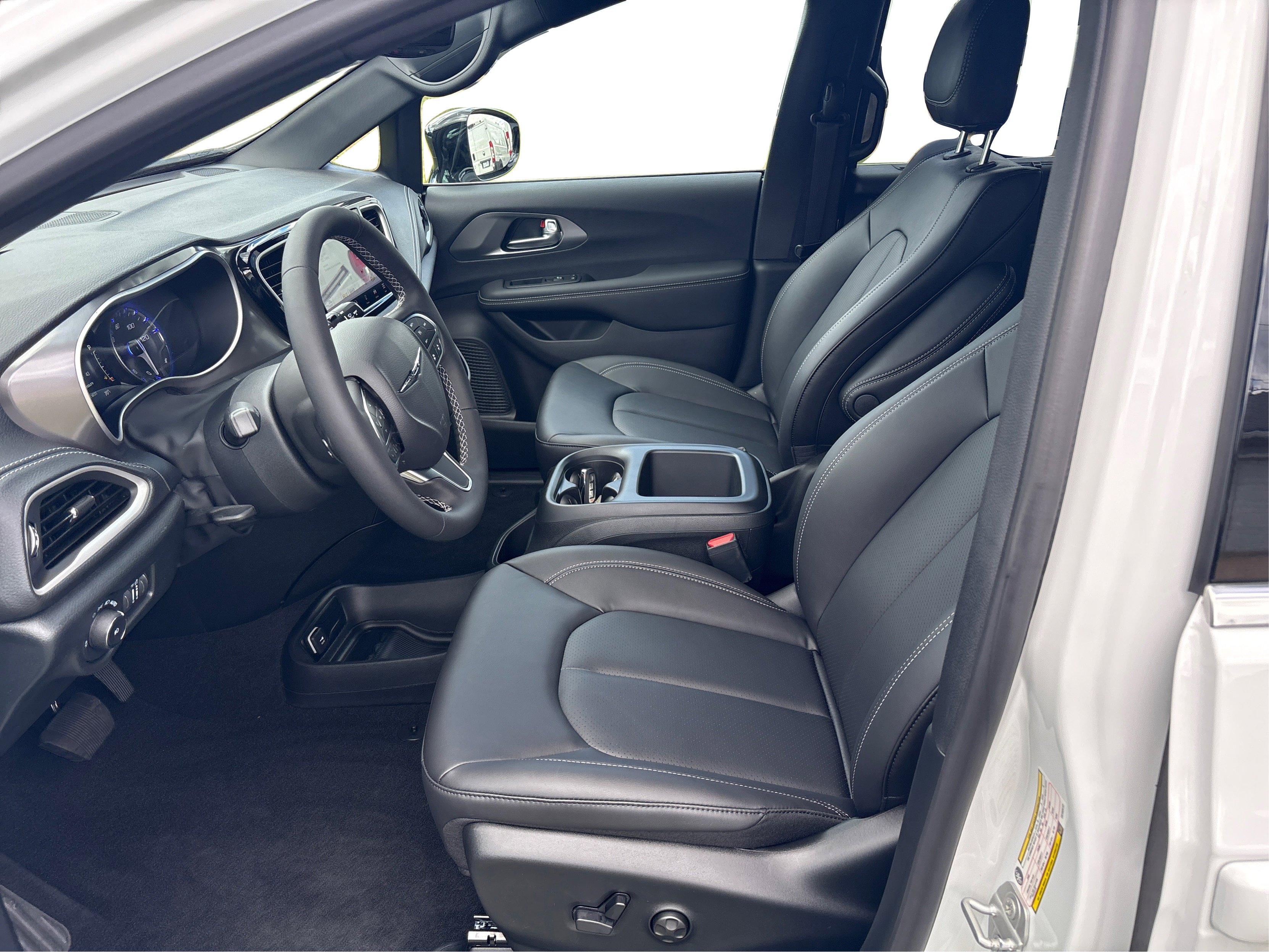 2026 Chrysler Pacifica photo 8