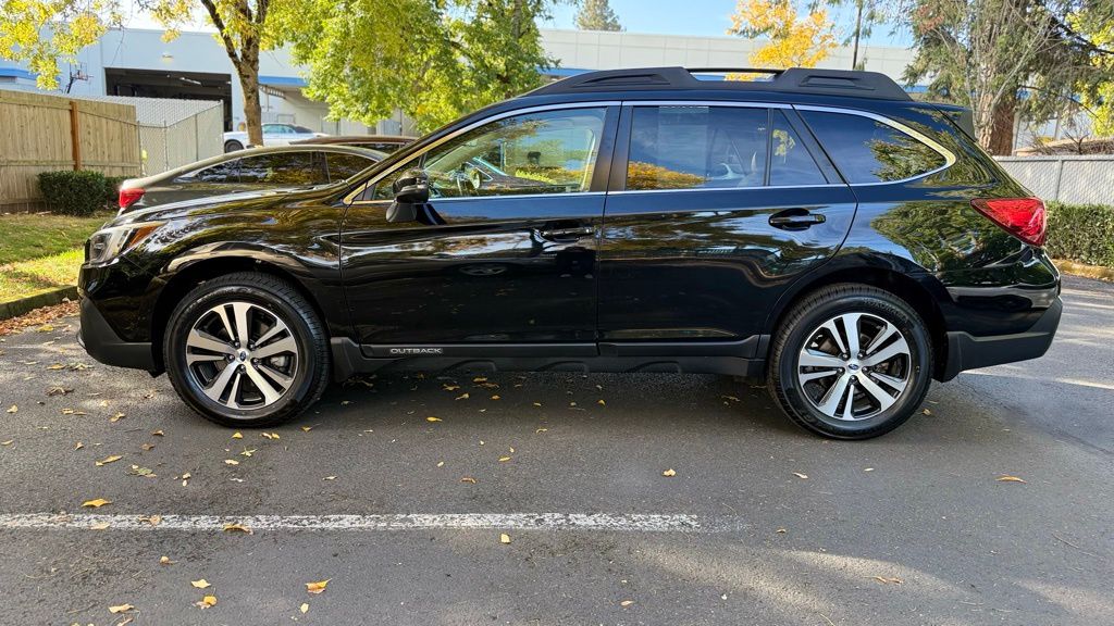 2018 Subaru Outback 2.5i photo 2
