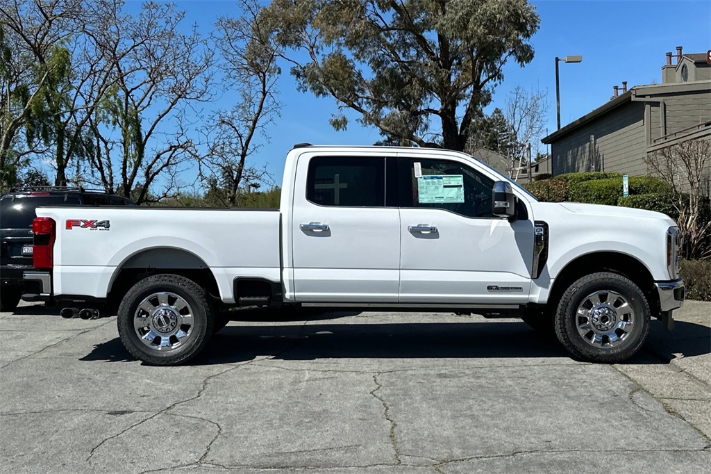 2025 Ford F-250 photo 2