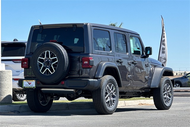 2025 Jeep Wrangler Sahara photo 7
