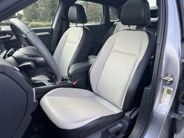 2020 Volkswagen Jetta R-Line photo 3