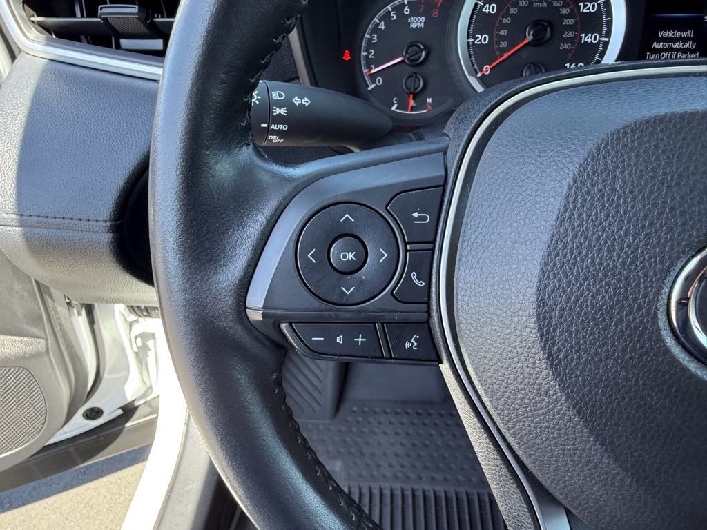 2022 Toyota Corolla Cross LE photo 22