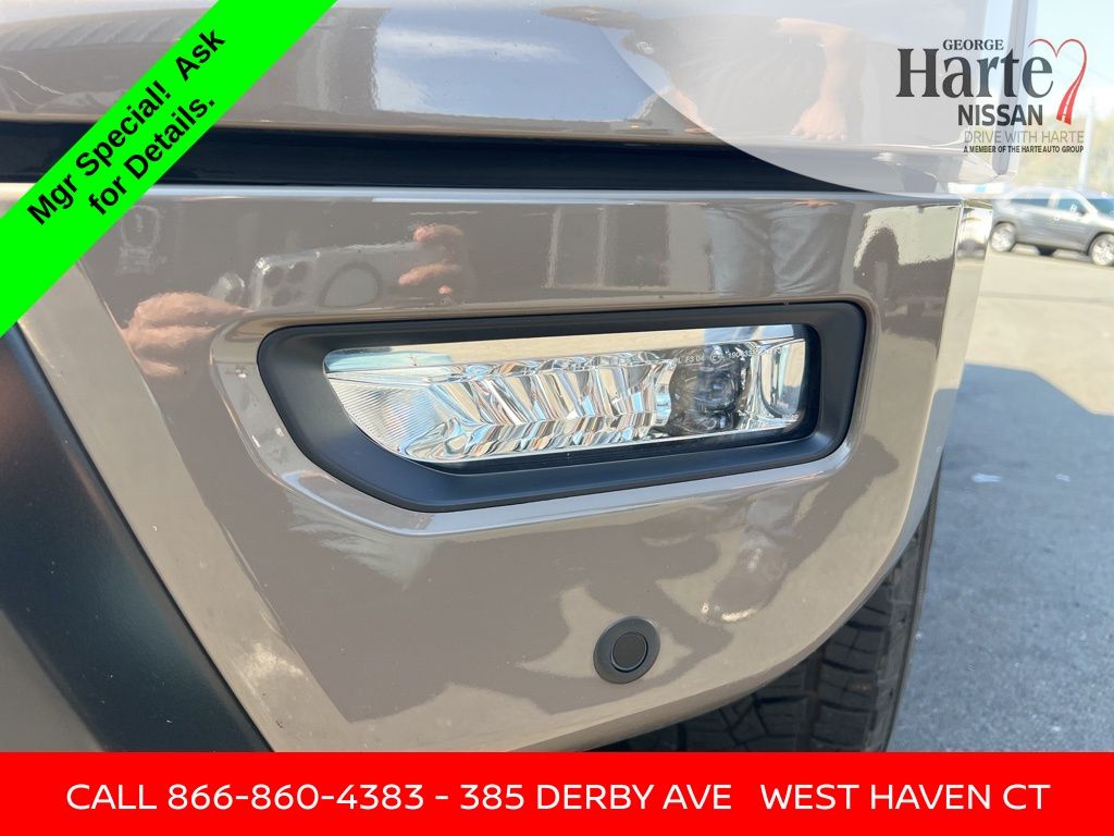 2024 Nissan Titan PRO-4X photo 9