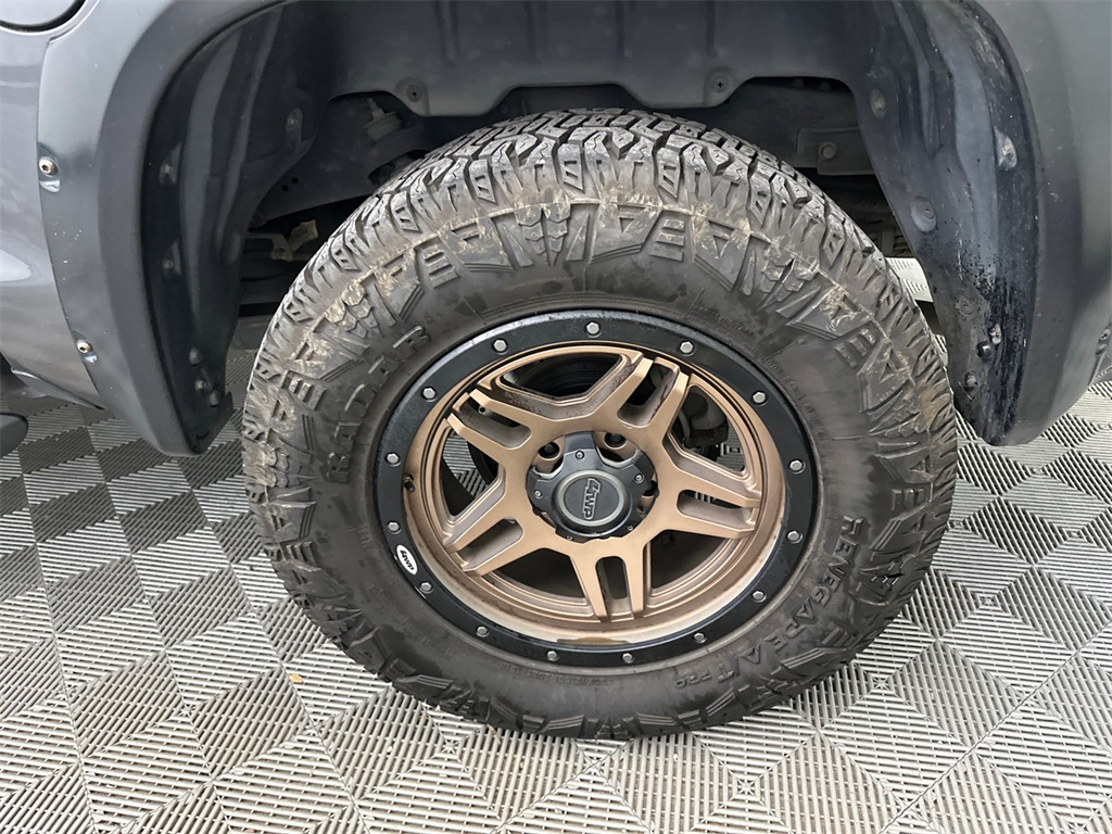 2014 Toyota Tundra Platinum CrewMax photo 21
