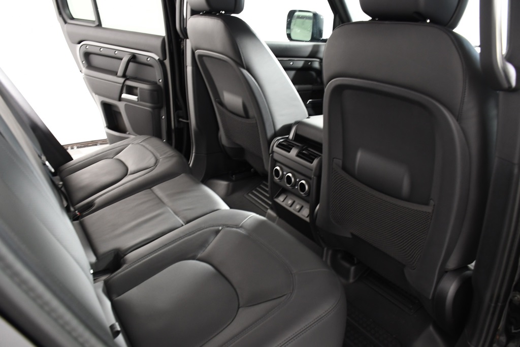 2025 Land Rover Defender 110 X-Dynamic SE photo 22