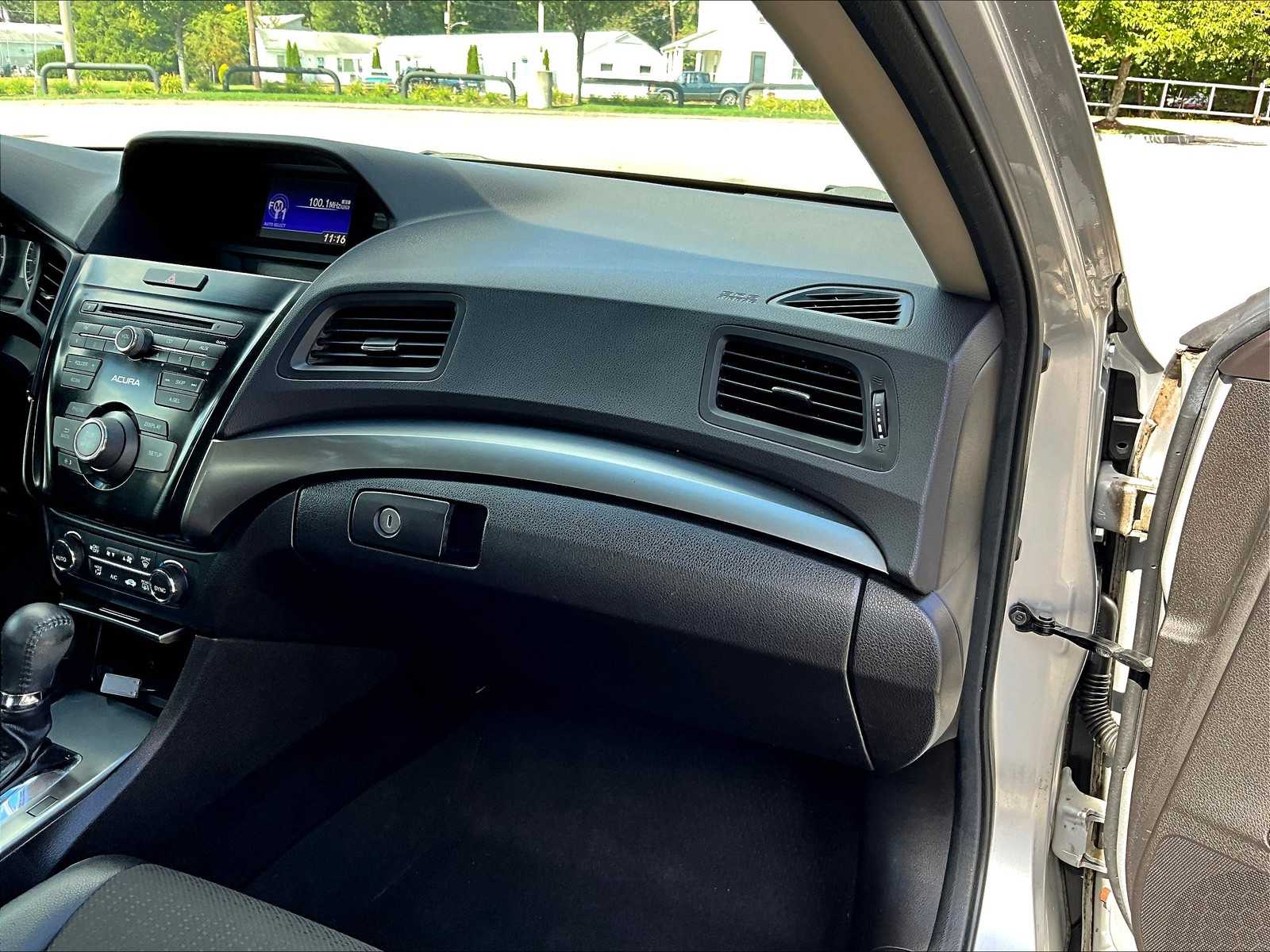 2013 Acura ILX 2.0L photo 13