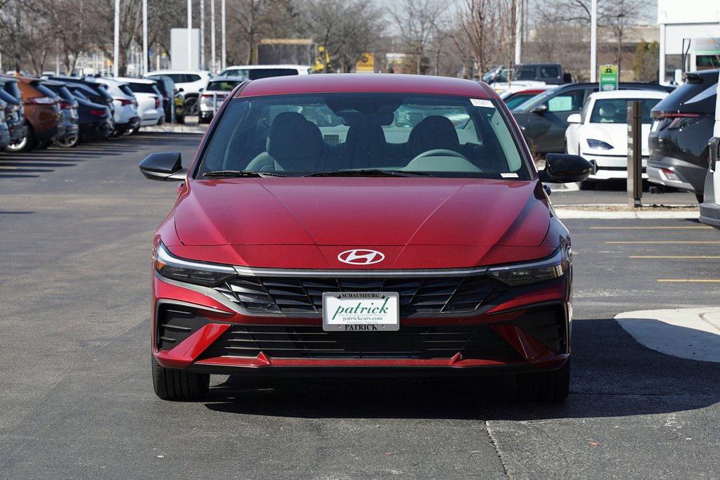 2025 Hyundai Elantra SEL Sport photo 2
