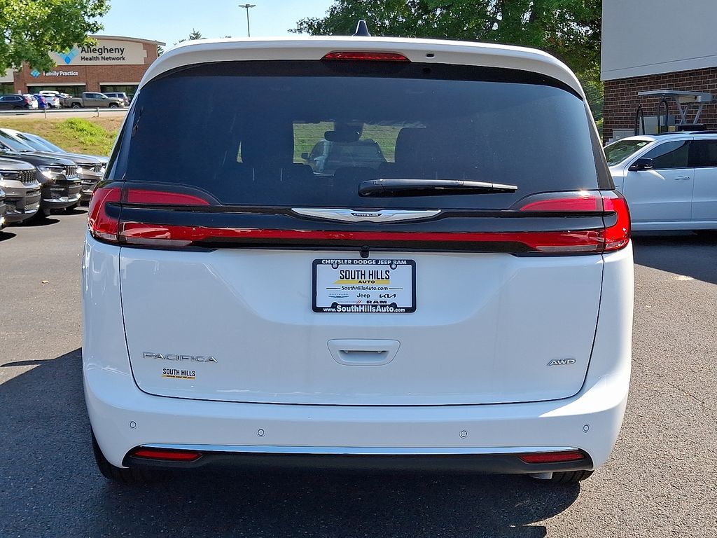 2026 Chrysler Pacifica photo 5