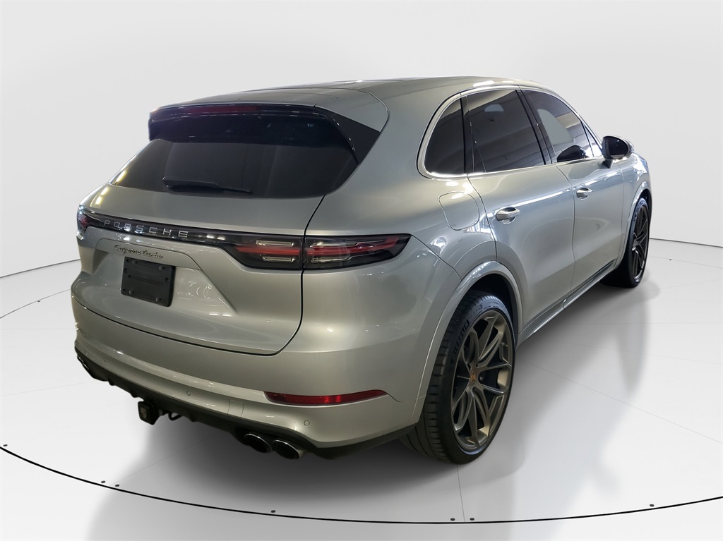 2021 Porsche Cayenne Turbo photo 2
