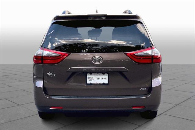 2020 Toyota Sienna XLE photo 4