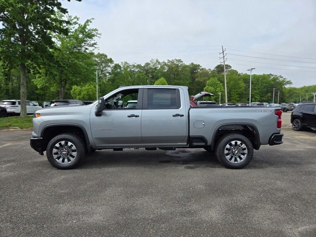 2025 Chevrolet Silverado 2500HD Custom photo 8