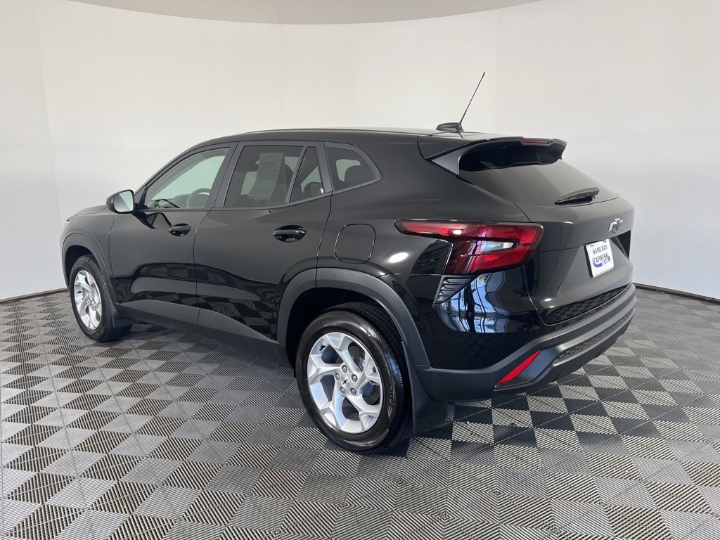 2025 Chevrolet Trax LS photo 7