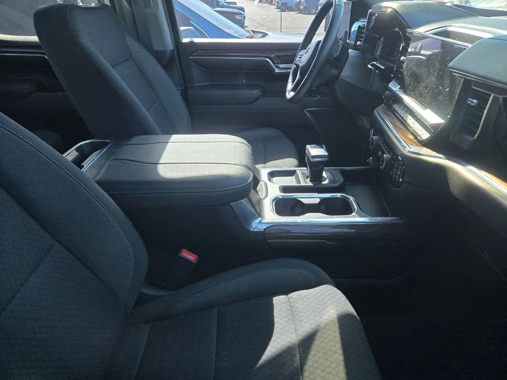 2023 Chevrolet Silverado 1500 RST photo 3