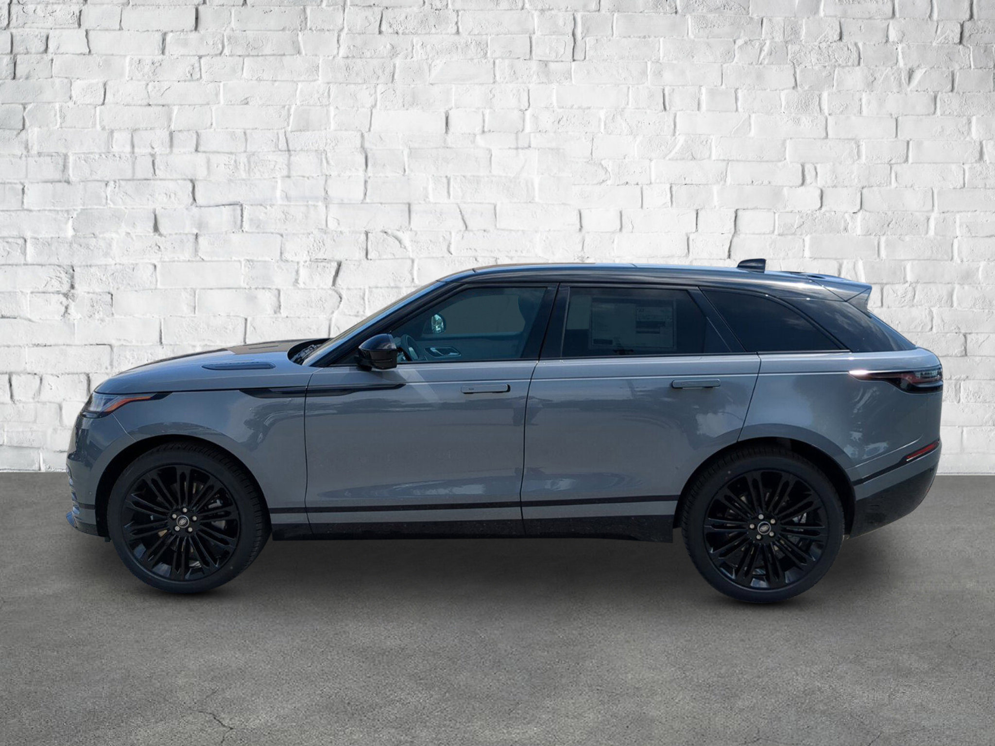 2026 Land Rover Range Rover Velar SE photo 2