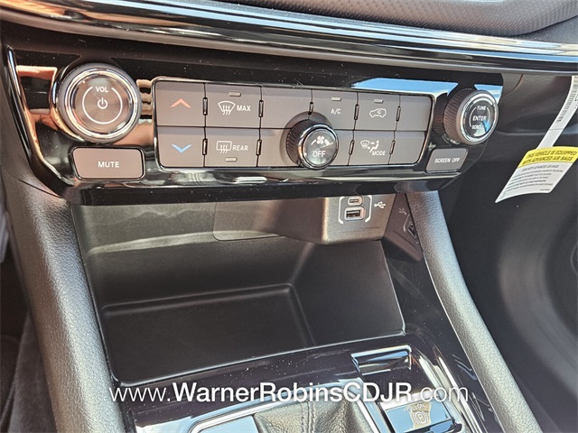 2026 Jeep Compass Latitude Altitude photo 18