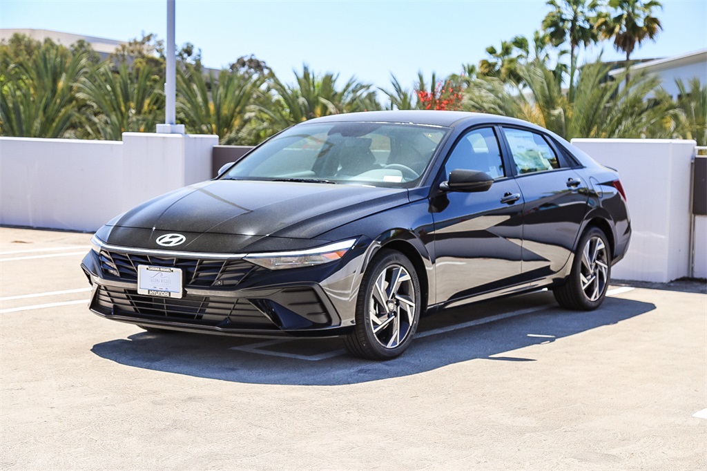 2025 Hyundai Elantra SEL Sport photo 3