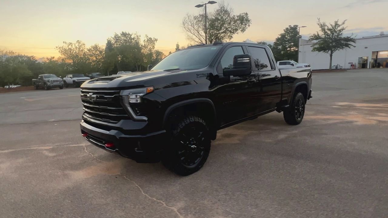 2025 Chevrolet Silverado 2500HD LT photo 4
