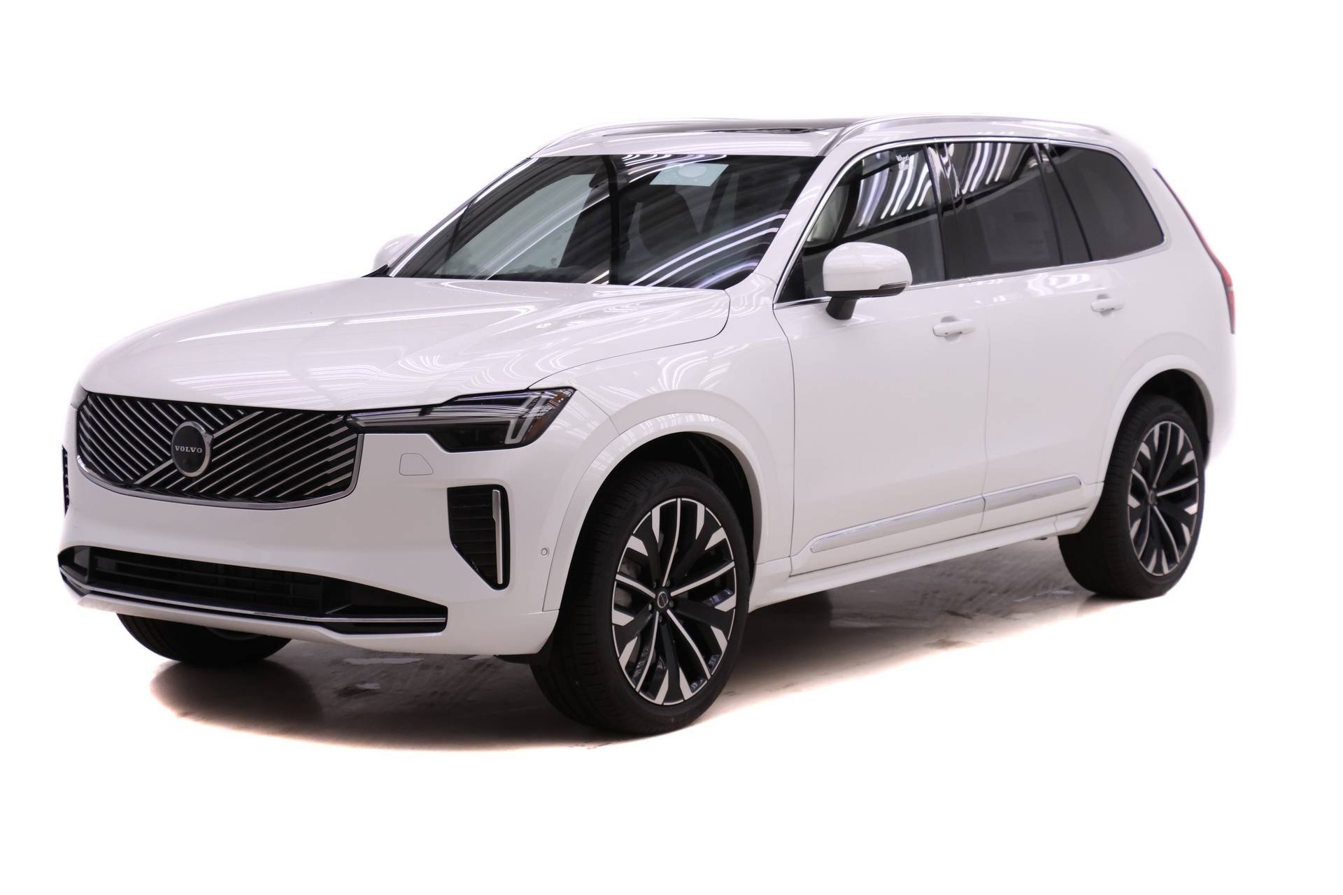 2026 Volvo XC90 Plus's photo