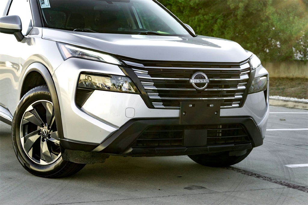 2024 Nissan Rogue SV photo 2