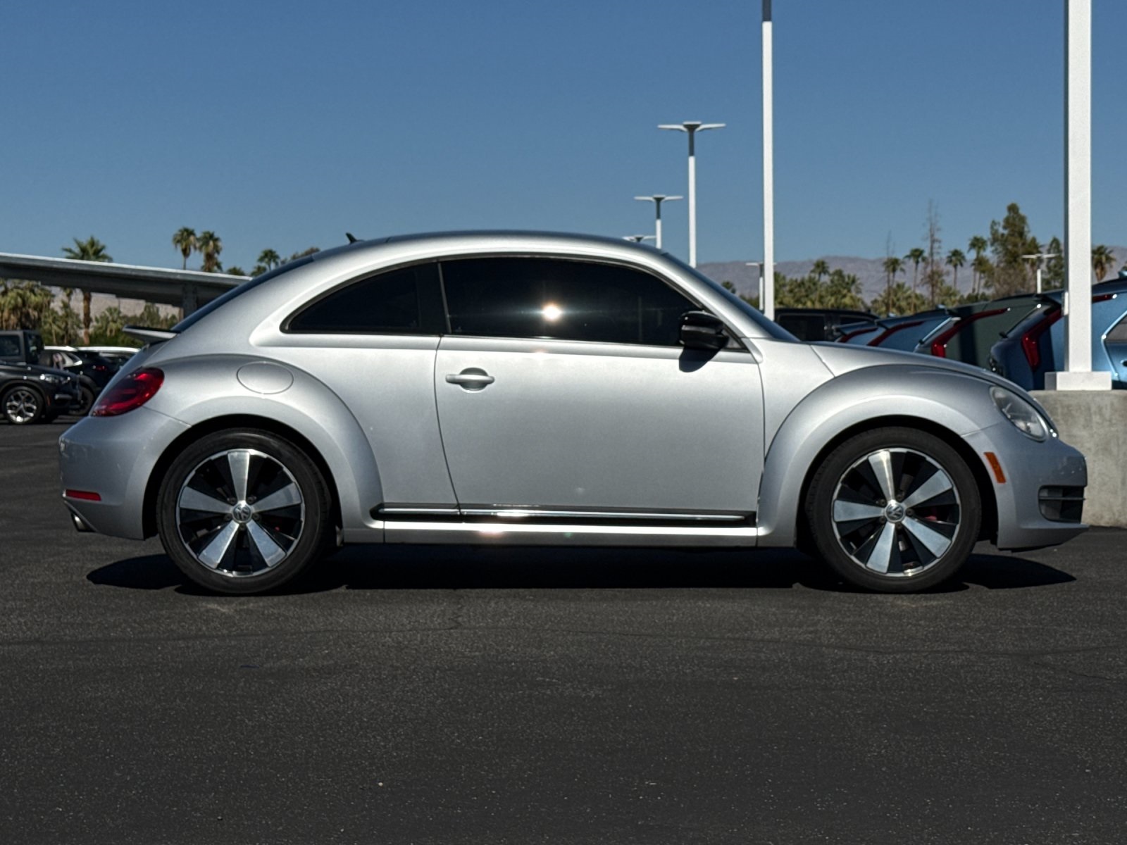 2013 Volkswagen Beetle Sport photo 2