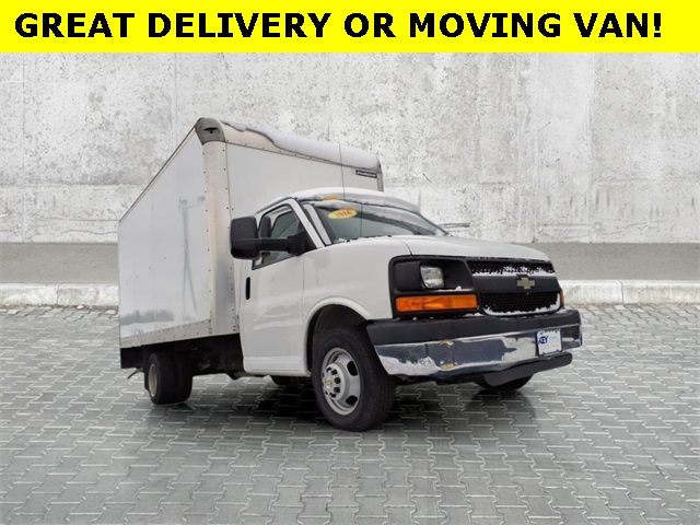 2016 Chevrolet Express Base's photo