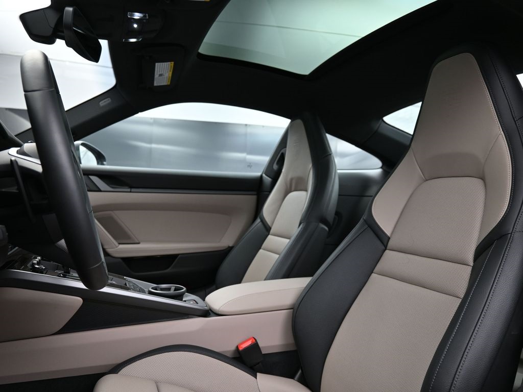 2025 Porsche 911 photo 4
