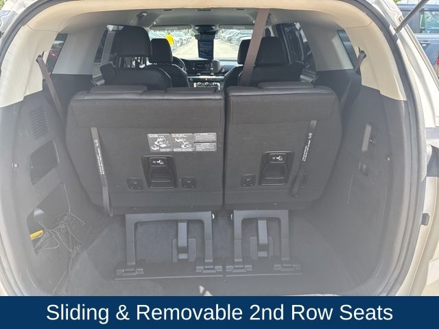 2022 Kia Carnival LX photo 7